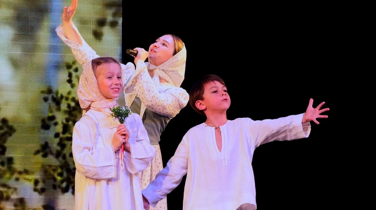 Народ и армия — едины