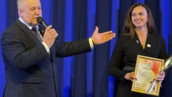 ПОЗДРАВЛЯЕМ С ЗАСЛУЖЕННОЙ НАГРАДОЙ