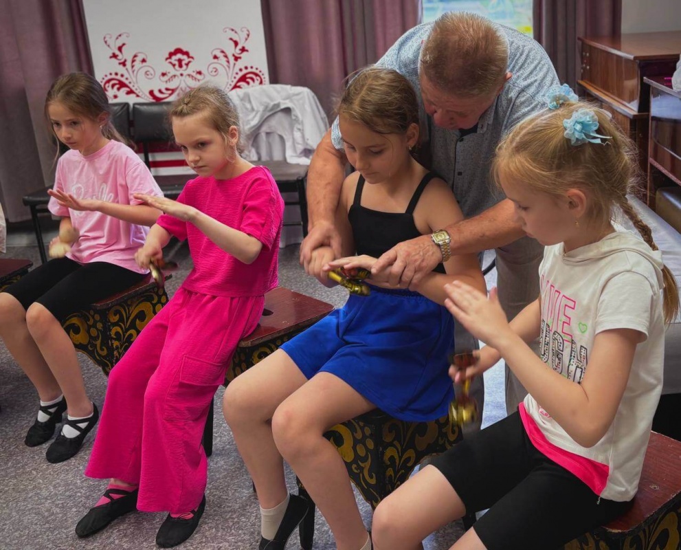 арт продлёнка день 3 волшебство театра и народные традиции (2).jpeg