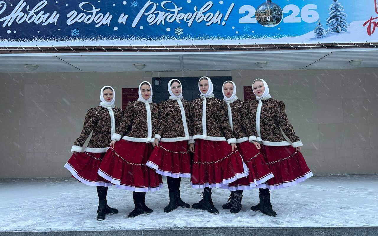 Сибирский размах на открытии главной ёлки Ленинского района!