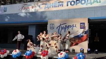 Юбилейный старт: Дворец культуры Барнаула открыл 50-й творческий сезон