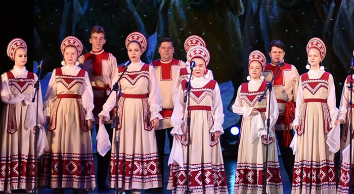 Заслуженный коллектив самодеятельного художественного творчества Алтайского края, лауреат Демидовской премии, народный хор русской песни имени М. Шахворостова "Сибиряночка"